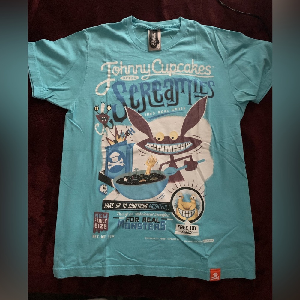 Johnny cupcakes t -shirt